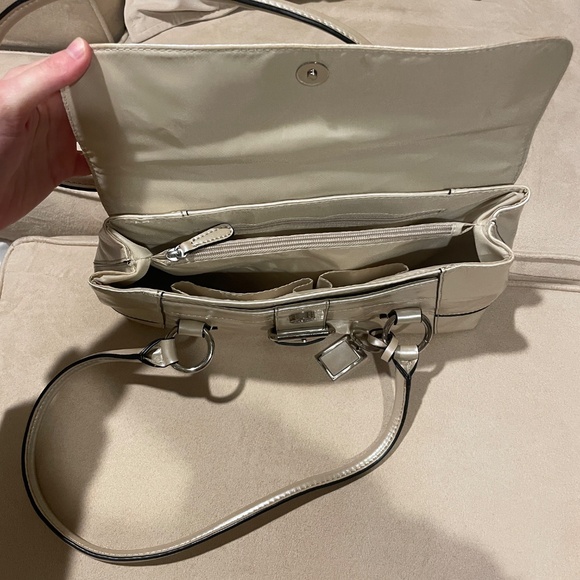 Elegant Cream Giani Bernini Shoulder Bag - Picture 3 of 3